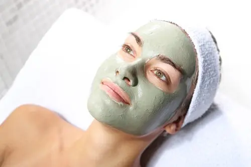 Green clay masks to get oil-free and dirt-free pores and skin